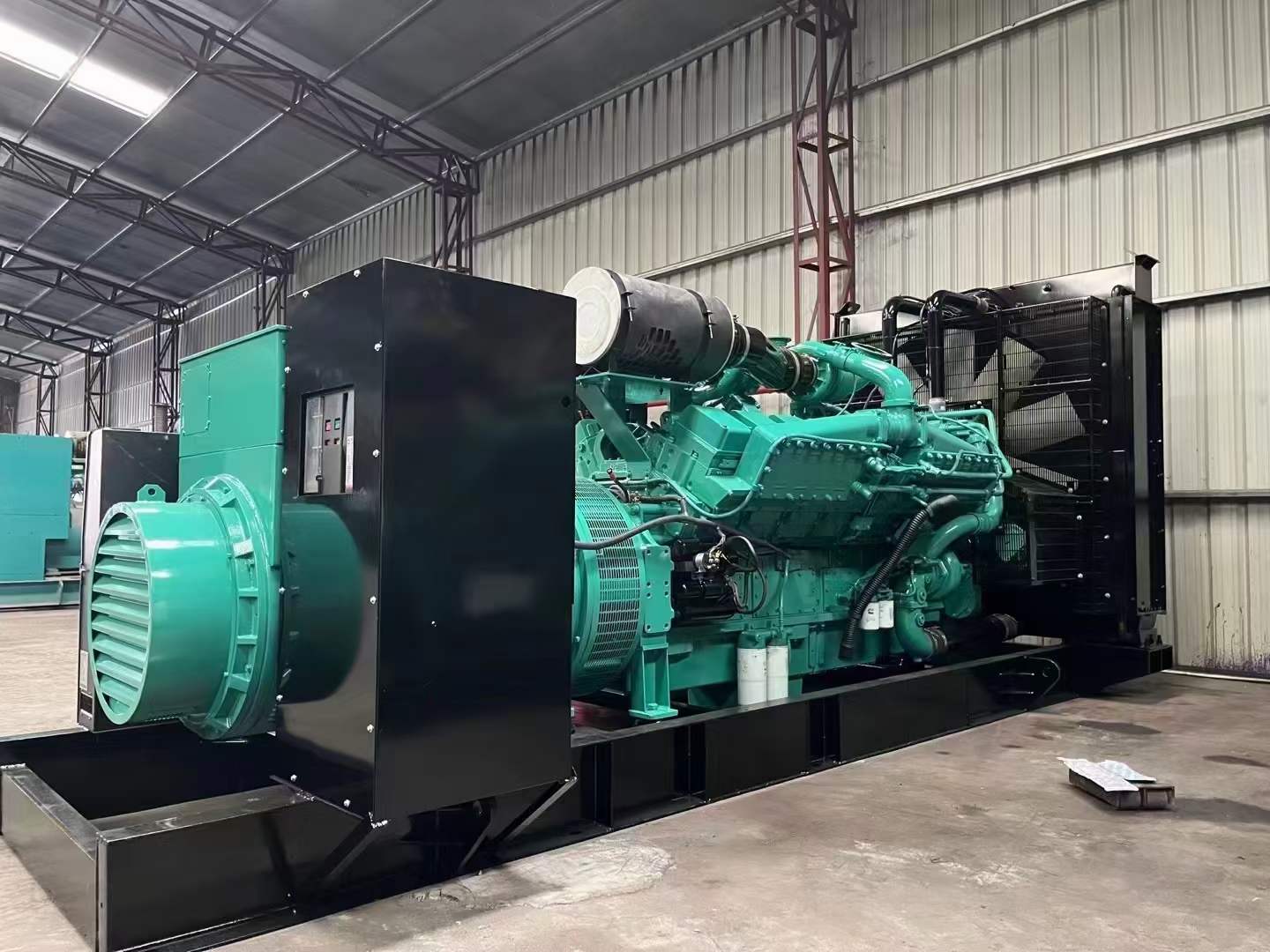 桂东如何降低 800kW 柴油发电机输出电流的波动？